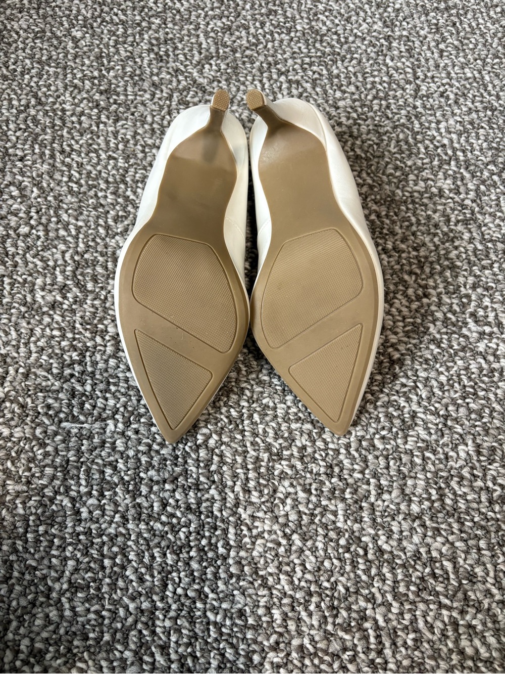 LC Lauren Conrad White Pointed-Toe Floral Detail Pumps - Picture 7 of 7
